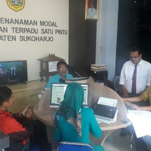 Permudah Layanan, DPMPTSP Gagas Wacana Pelayanan Izin Gunakan Aplikasi