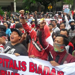Aksi Demo Warga Soal Bau PT RUM di DPRD Nyaris Ricuh