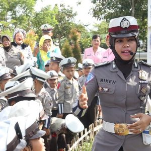 Asyiknya Belajar Rambu Lalu Lintas Bersama Polisi Beneran