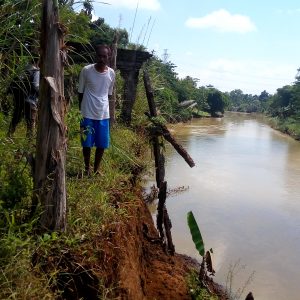 1 Meter Lagi, Rumah Warga Dalangan Amblas di Sungai Bengawan Solo