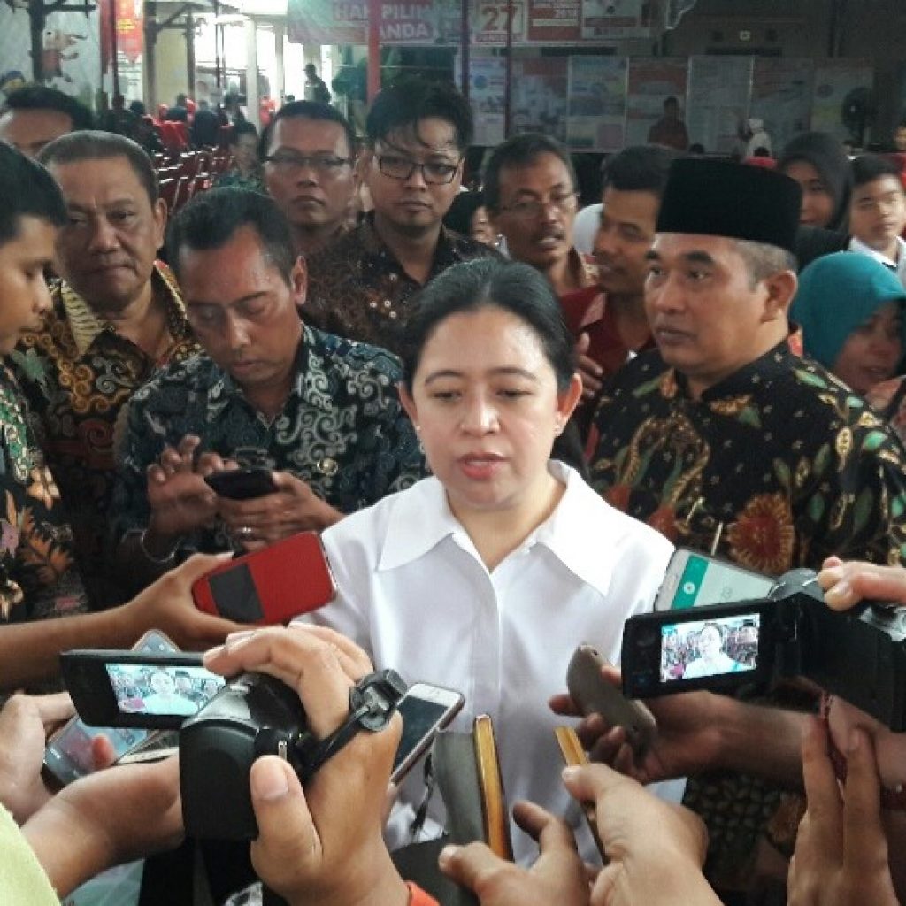 Menko PMK Puan Maharani Tebar Bantuan untuk Warga Sukoharjo