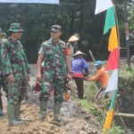 Pantau Perkembangan Sasaran Fisik, Dansatgas TMMD Reguler Ke-104 Kunjungi Lokasi