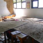 Plafon Ruang Kelas SDN Serut 2 Tiba-Tiba Runtuh, Siswa Berlindung Dibawah Meja