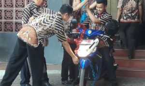 42 Penyuluh KB Terima Fasilitas Sepeda Motor dan Handphone