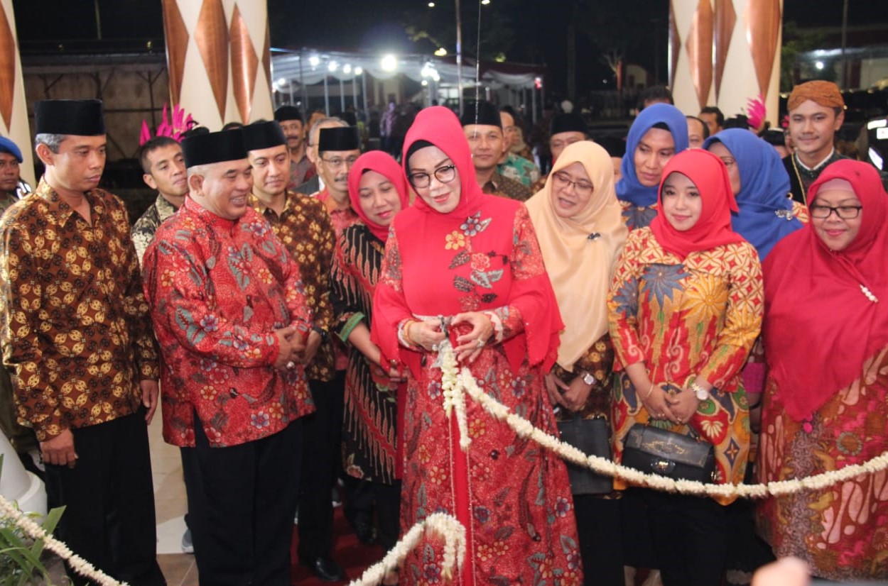 Bupati Resmikan Gedung DPRD, Dilanjutkan Pentas Wayang Kulit “Srikandhi Kridha”