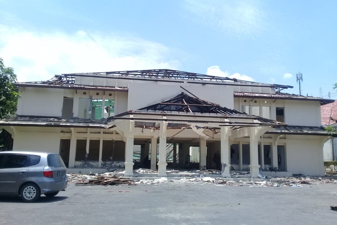 Bangunan Gedung Budi Sasono Laku Rp180 Juta, Saat Ini Proses Perobohan