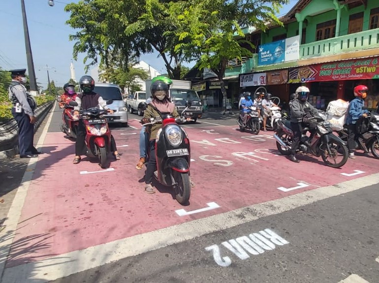 Menarik Lurrr Tempat Berhenti di Lampu Merah Dibuat 