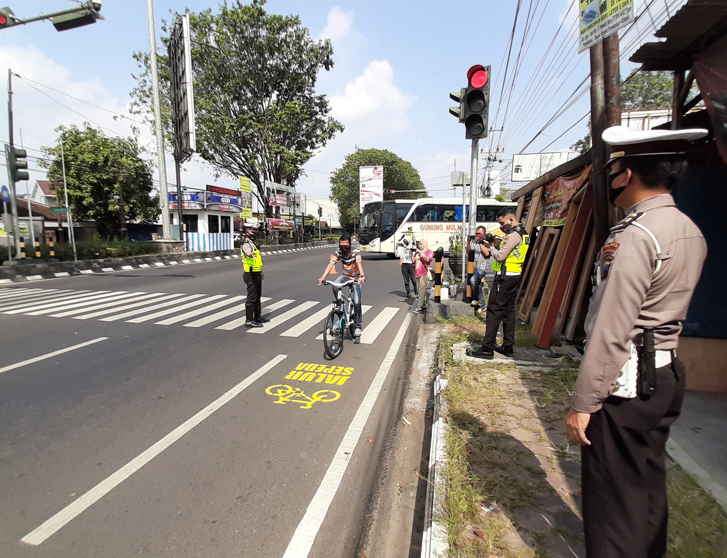 Satlantas Sosialisasikan Jalur Khusus Sepeda di Jalan Jenderal Sudirman