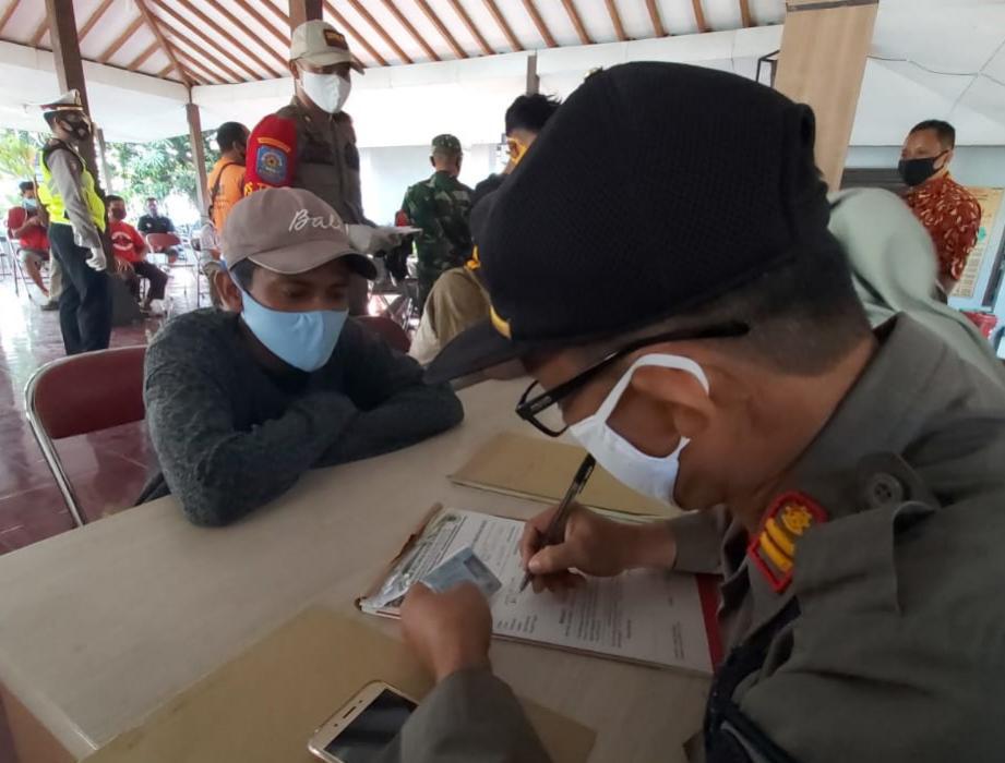 Razia Masker di Wirun, Sebagian Besar Pelanggar Pilih Sanksi Sosial Daripada Bayar Denda
