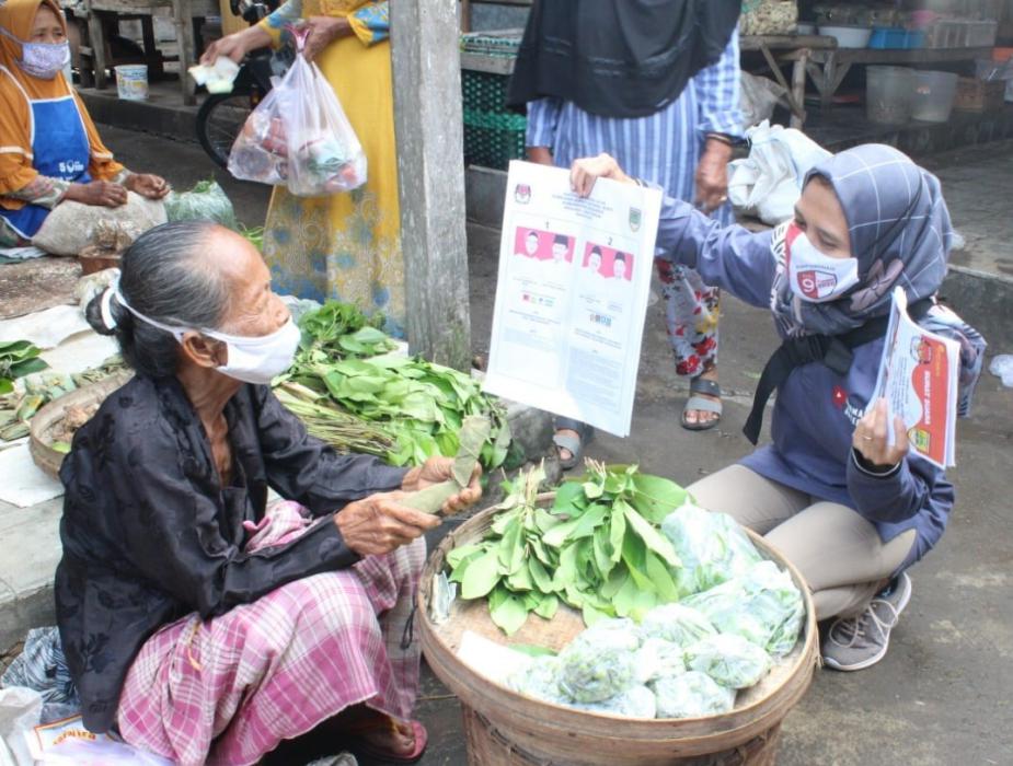 Blusukan Pasar Tradisional, KPU Sosialisasikan Pilkada 9 Desember