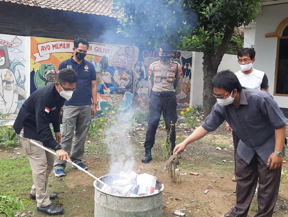 5.847 Surat Suara Rusak Dimusnahkan Dengan Cara Dibakar