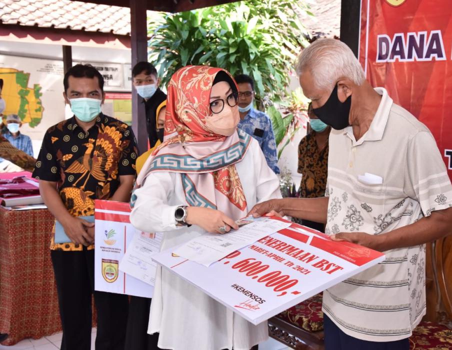 BST Bulan Maret-April Cair, Bupati Pantau Penyaluran di Beberapa Desa