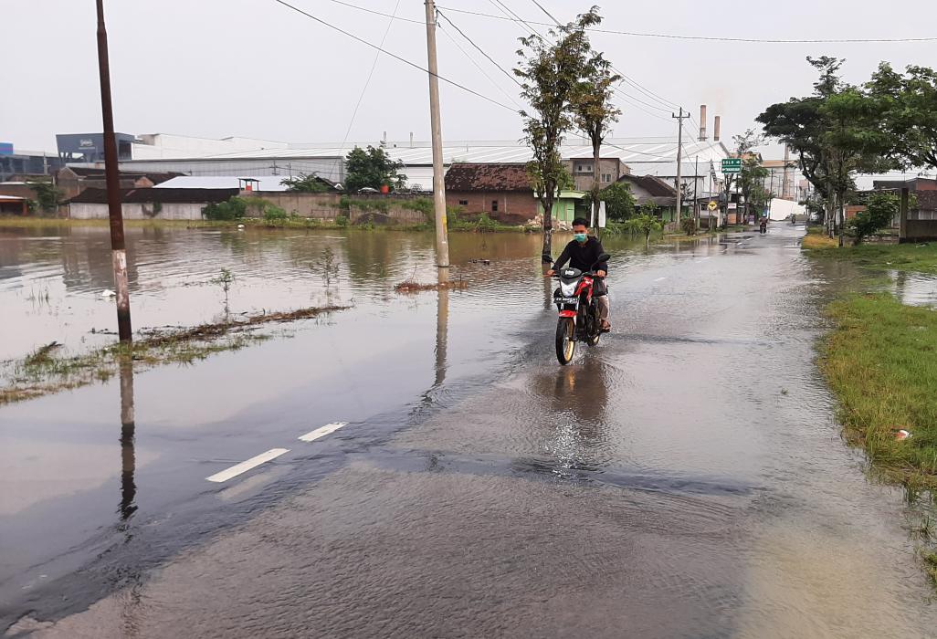 Hujan Deras Sore Kemarin Masih Menyisakan Banjir di Sejumlah Titik