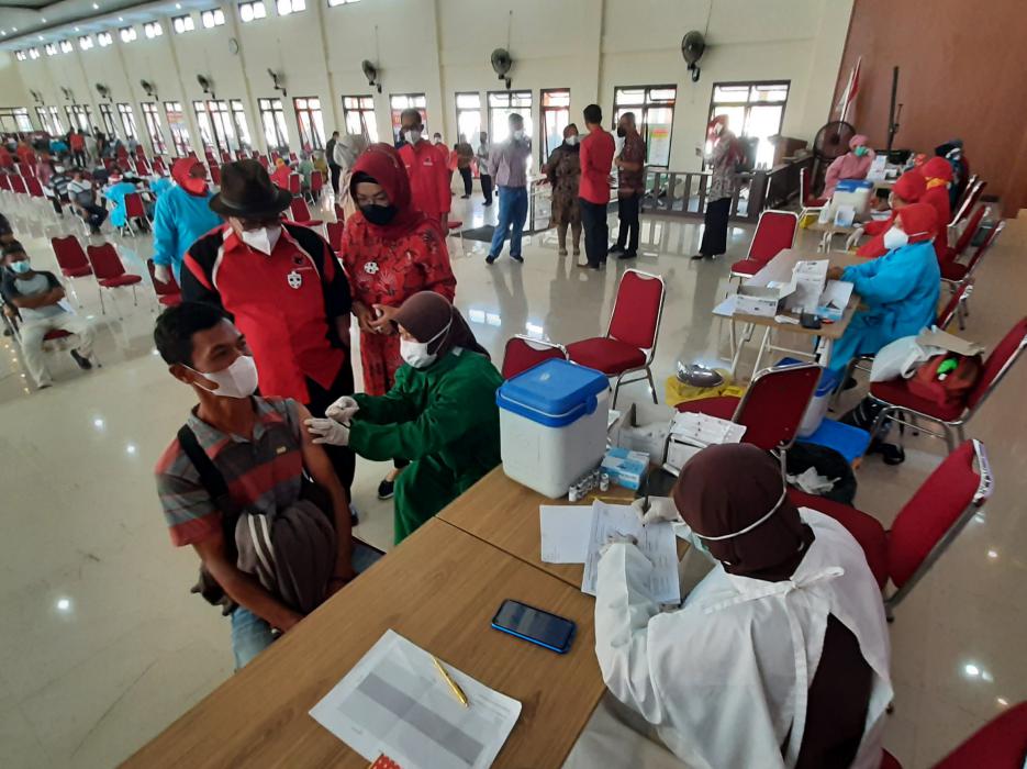 DPC PDIP Sukoharjo Vaksinasi Corona, Bantuan 1.000 Dosis Dari Puan Maharani
