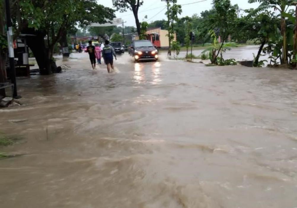 Hujan Deras Turun, Beberapa Titik di Kecamatan Weru Dilanda Banjir