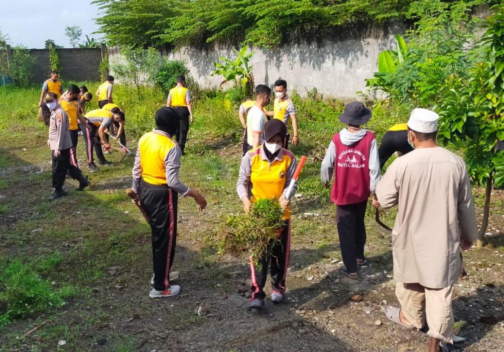 Program Jumat Bersih Polres Sukoharjo, Sasar Tiga Tempat Ibadah dan Satu Pondok Pesantren