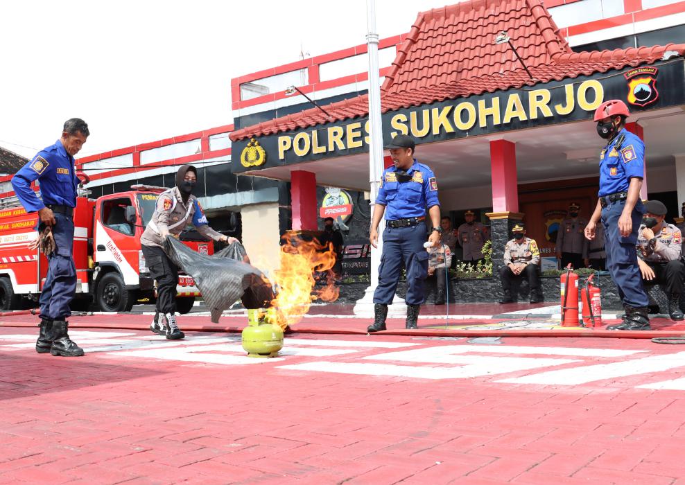 Antisipasi Kebakaran, Polres Sukoharjo Gelar Pelatihan Penanganan Awal Kebakaran Untuk Anggota