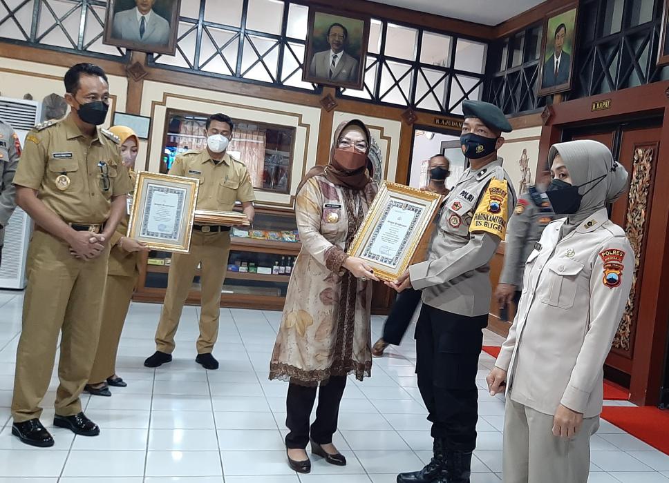 Garda Terdepan Tangani Corona, Nakes, Babinsa, dan Bhabinkamtibmas Sukoharjo Diberi Penghargaan