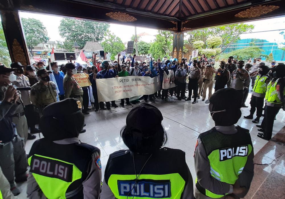 Puluhan Buruh di Sukoharjo Demo Tuntut Permenaker Nomor 2 Dibatalkan