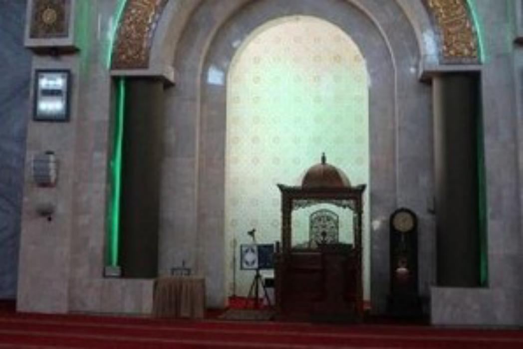Mimbar: Tempat Kecil Penuh Makna di Masjid