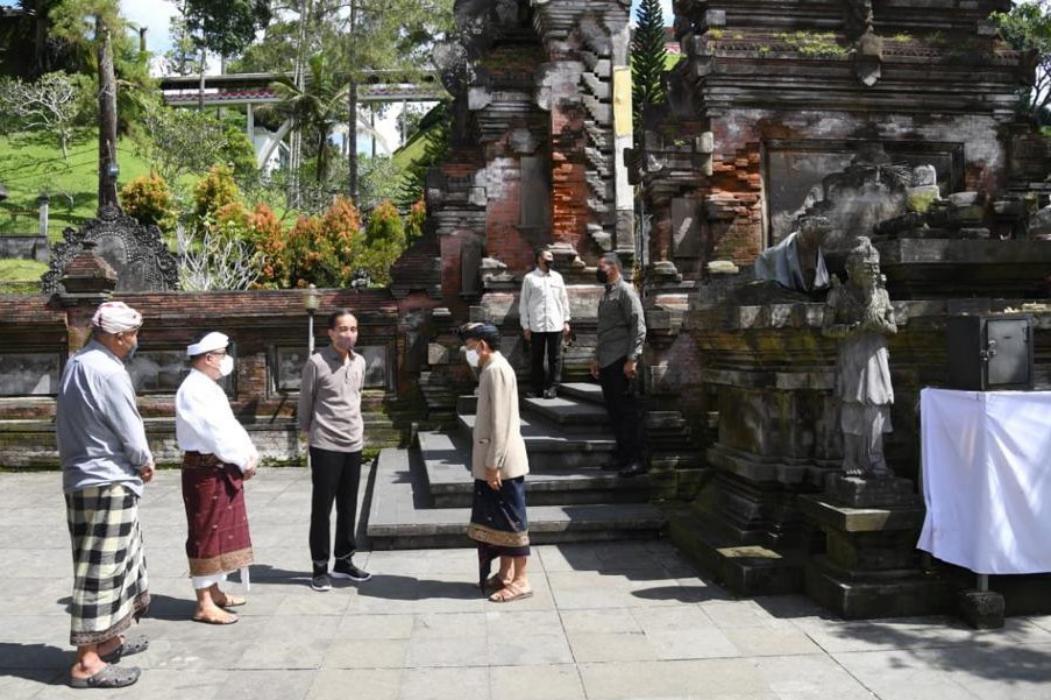 Kunjungi Pura Tirta Empul, Jokowi Dorong Pemeliharaan Aset Kebudayaan Negara