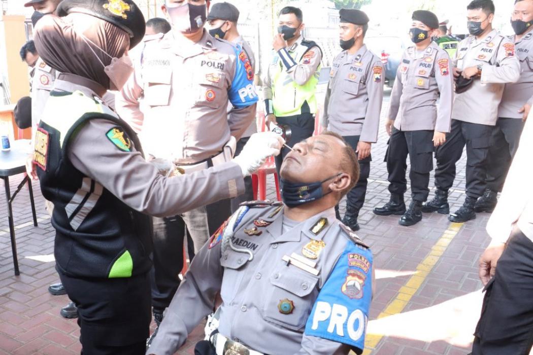 Selesai Bertugas di Pospam Lebaran, Ratusan Personel Polres Sukoharjo Jalani Swab Antigen