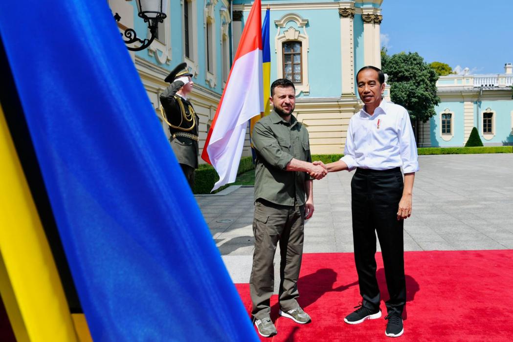 Bertemu Presiden Ukraina, Jokowi Tawarkan Jadi Pembawa Pesan untuk Presiden Putin