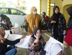Tim Dosen FE Univet Bantara Sukoharjo Beri Pelatihan Inovasi Green Product pada UMKM Batik