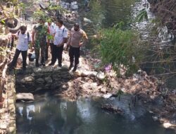 Sungai Perengsari Kartasura Tercemar BBM, Diduga dari Tangki SPBU yang Bocor