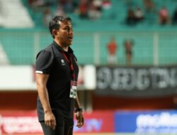 Bima Sakti, Pelatih Timas U-16 Indonesia dan Kisah tentang Jersey Alfin Lestaluhu