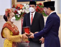 Sebanyak 127 Tokoh Terima Anugerah Tanda Kehormatan dari Jokowi