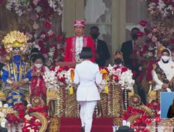 Pimpin Upacara Peringatan Detik-Detik Proklamasi Kemerdekaan RI, Jokowi Kenakan Baju Adat Dolomani