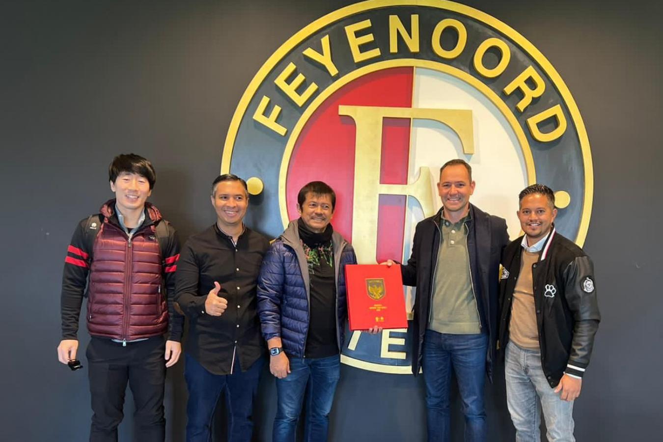 Sterling Tunggu Izin Kerja, Latihan Feyenoord Dipindah ke Belgia