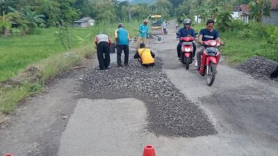 Cuaca Kurang Mendukung, Perbaikan Jalan di Sukoharjo Belum Maksimal