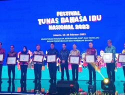 Dukung Revitalisasi Bahasa Daerah, Pemprov Jateng Terima Penghargaan dari Mendikbudristek
