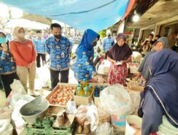 Upaya Kendalikan Inflasi, Bupati dan TPID Sukoharjo Pantau Harga di Pasar Tradisional