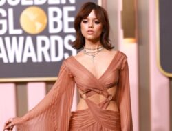 Jenna Ortega dalam Pembicaraan untuk Membintangi ‘Beetlejuice 2’ Tim Burton