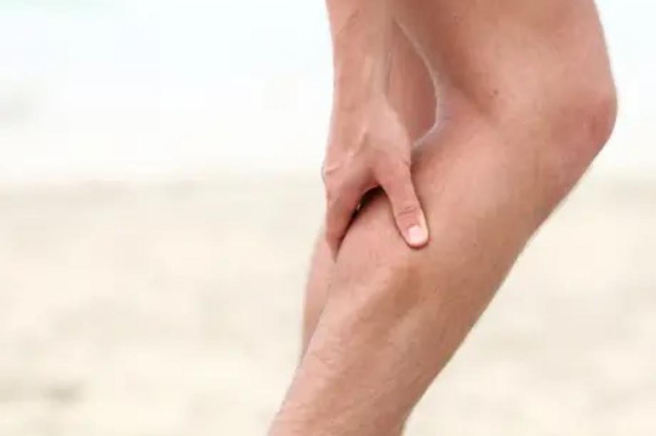 Боль в икрах ног у мужчин. Судорога икроножной мышцы. Атрофия икроножных мышц.