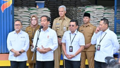 Jokowi Luncurkan Bantuan Beras Nasional dari Gudang Bulog Kartasura Sukoharjo