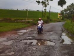 Kerusakan Jalan Kayuapak-Waduk Lalung Dikeluhkan Warga Sukoharjo, Ternyata Kewenangan Pemkab Karanganyar