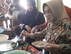 Pengunjung Warung Makan Sederhana di Sukoharjo Ini Dibuat Kaget, Ternyata Bupati yang Datang