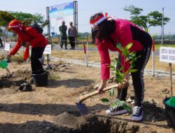 Peduli Lingkungan, Polres Sukoharjo Gelar Aksi Serentak Tanam 1.000 Pohon