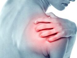 8 Penyebab Bahu Sakit, Ketahui Cara Mengatasinya yang Tepat
