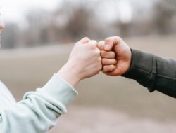 Cara Mempraktikkan Empati dalam Hubungan Anda