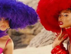 Cardi B dan Megan Thee Stallion Berbaring di Tepi Pantai dan Memamerkan ‘Bongos’ Mereka di Video Baru