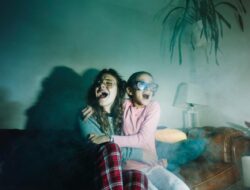 Menonton Film Horor Ternyata Bisa Membakar Kalori, Ini Alasan dan 5 Manfaat Tak Terduga