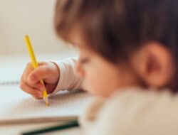 Penting Bagi Orang Tua Mengenal Disgrafia pada Anak