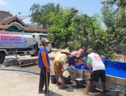 Kesulitan Air Bersih Masih Terjadi, Humas Polres Sukoharjo Salurkan 25 Ribu Liter Air Bersih