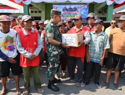 Peringati HUT TNI Ke-78, Kodim 0726 Sukoharjo Berbagi Sembako dengan Tukang Becak
