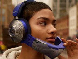 Headphone ANC Pemurni Udara Dyson Zone Diluncurkan, Cek Spesifikasi dan Harganya